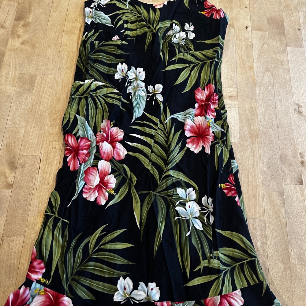 Maripe Green and Black Patterned Fabric adorned w/ beautiful hibiscus flowers.